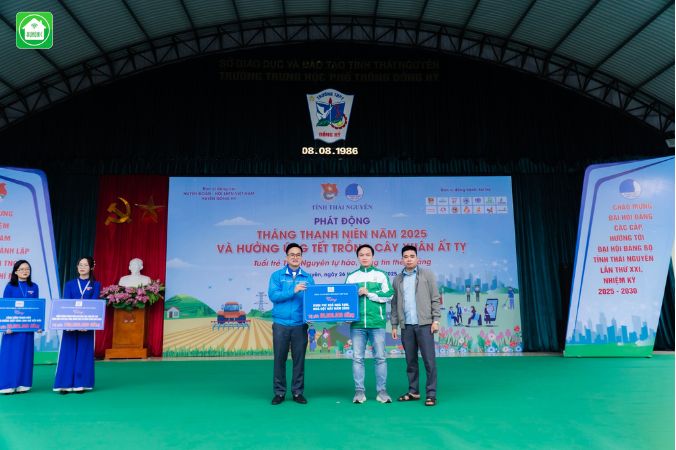 hunonic cùng thanh niên xóa nhà tạm 